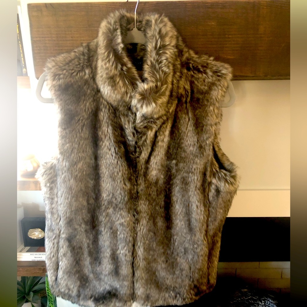 Banana Republic Faux Fur Vest Medium